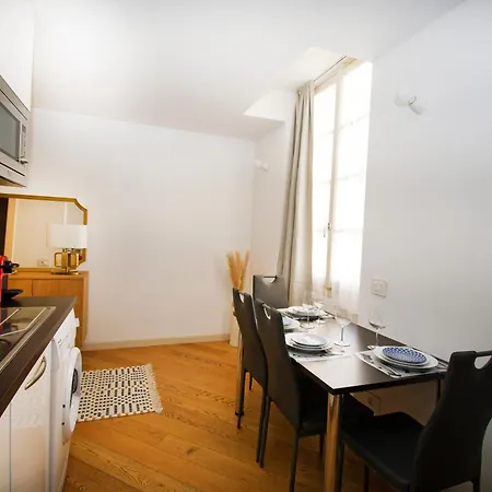 Princess Victoria Standing Presta Cannes